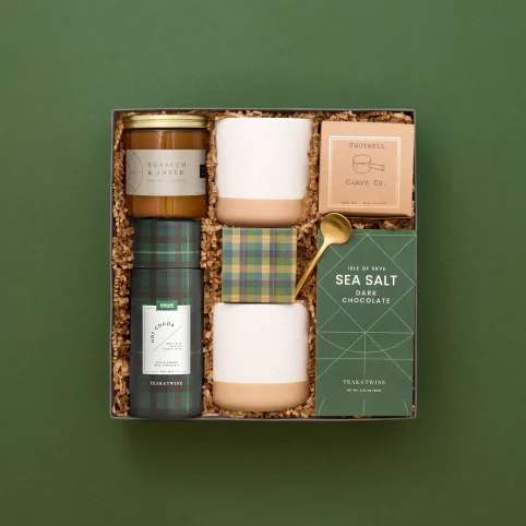 hot-chocolate-gift hot chocolate gift box on a green background